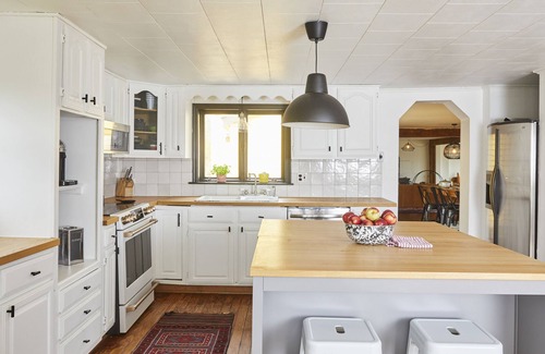 Parksville Other | Private WFH farmhouse, 4 bed, fireplace, 5 acres!