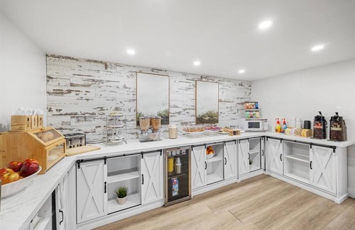 Davis Hotel | Prodigy Hotel, a Days Inn by Wyndham