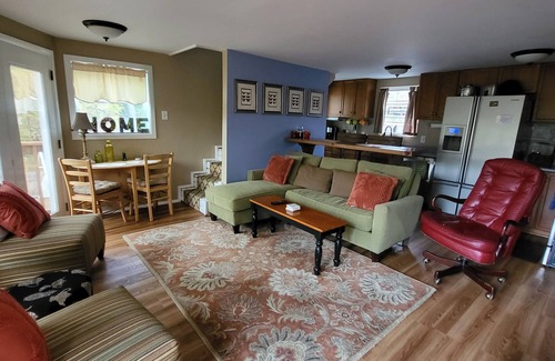 Williamsport House | PROMO 5% WEEKLY AND 10% MONTHLY DISCOUNT!nBeautiful river in front of home