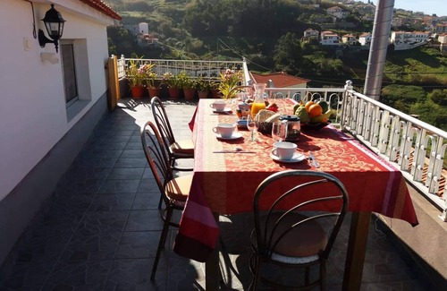 Calheta Apartment | PROMOTION Apartment in house with TERRACE and SEA VIEW.