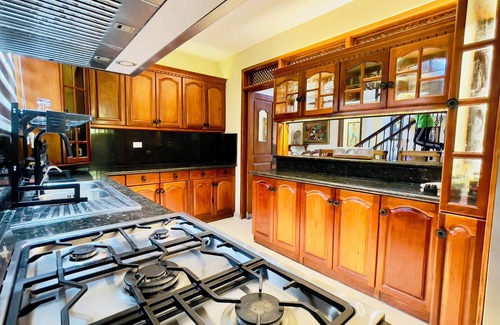 Jarabacoa Villa | Propiedad de fácil acceso, jacuzzi y piscina climatizada en Jarabacoa. n