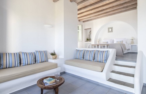 Ano Meria House | Provalma