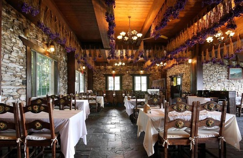 Ren'ai Bed & Breakfast | Provence Rose Lodge in Ching Jing