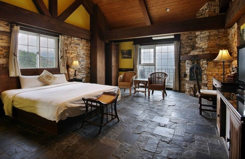 Ren'ai Bed & Breakfast | Provence Rose Lodge in Ching Jing