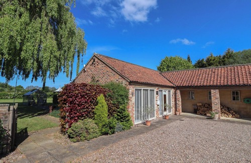 Easingwold Cottage | PROVIDENCE COURT, romantic, with a garden in Easingwold