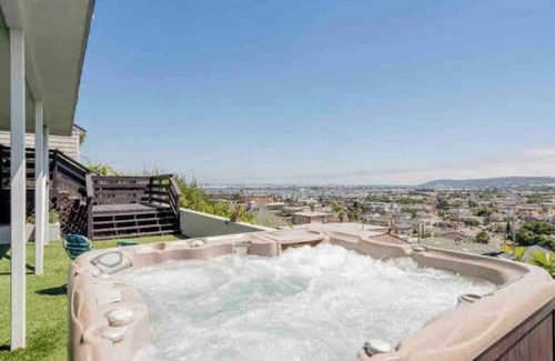 Loma Portal Apartment | Pt Loma Panoramic Views - 2 Bedroom Suite