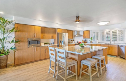 Downtown Lahaina Condo | Puamana 254-2 Remodeled Direct OceanFront 3Bedroom Condo in Historic Lahaina