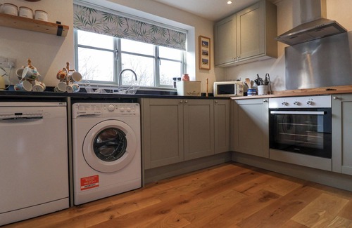 Westleton Cottage | PUDDING COTTAGE, WESTLETON, pet friendly, with open fire in Westleton