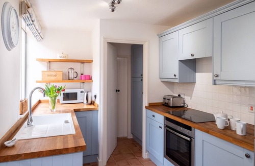 Aldeburgh Apartment | Puddleduck Cottage - sleeps 6 guests in 3 bedrooms