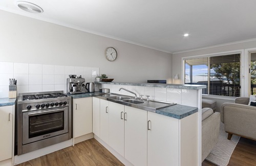 Moorowie House | Pukeko - Short walk to beach. Off peak special!