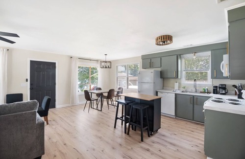 Prosperity House | Pulaski Escape Quiet, Serene, close to Restaurants