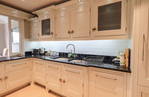 Waterhead Cottage | PURE GRACE, family friendly, with a garden in Ambleside