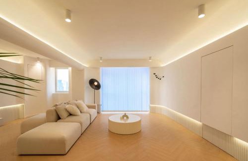 Huangpu Apartment | Pure home-Luxurious Grand Penthouse in Shanghai Core,Large area,close to Yu Garden The Bund People Square Commanding Panoramic Night of the Pearl Tower,Enjoying the stunning views of the Bund