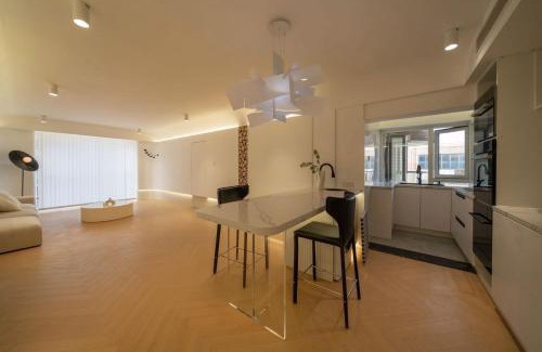 Huangpu Apartment | Pure home-Luxurious Grand Penthouse in Shanghai Core,Large area,close to Yu Garden The Bund People Square Commanding Panoramic Night of the Pearl Tower,Enjoying the stunning views of the Bund