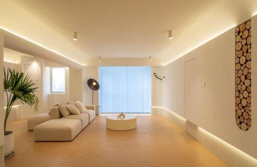 Huangpu Apartment | Pure home-Luxurious Grand Penthouse in Shanghai Core,Large area,close to Yu Garden The Bund People Square Commanding Panoramic Night of the Pearl Tower,Enjoying the stunning views of the Bund