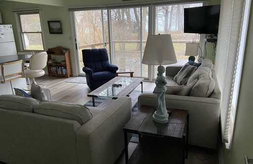 Riverside House | Pure Relaxation on Lake Michigan