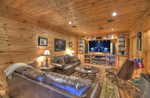 Mineral Bluff Villa | Pursuit of Happiness Mountain luxury hot tub big-screen TVs pet-friendly