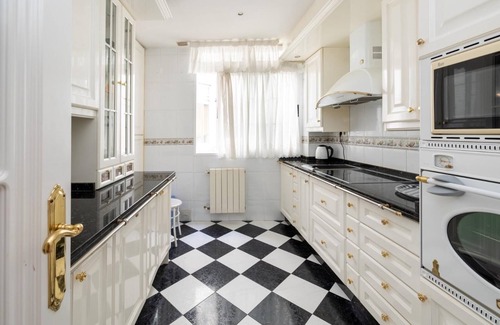 Centro - Sagrario Apartment | PUSHE Granada Plaza Menorca Art & Tradition