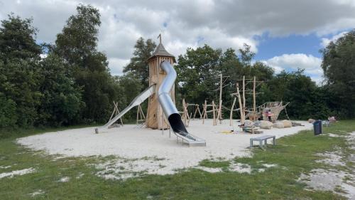 Earnewald Apartment | PUUR Eernewoude luxe chalet direct aan open vaarwater gelegen in de Alde Feanen