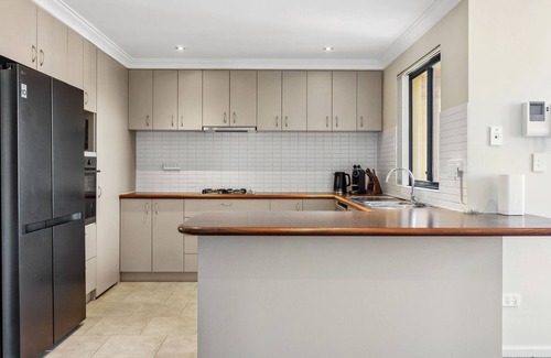 Dawesville House | Pyramids Hideaway – Pool, Beach & Golf Course