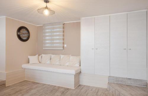 Pythagorion Apartment | Pythagoreio Blue Street Apartment with Terrace