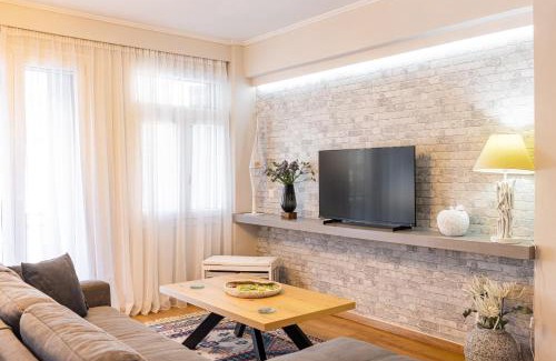 Pythagorion Apartment | Pythagorio Blue Street Apartment with Balcony