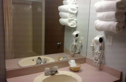 Osage Beach Hotel | Quails Nest Inn and Suites