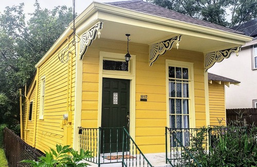 McDonough Cottage | Quaint 1930s Algiers Shotgun- 6 Min. Ferry from the French Quarter!