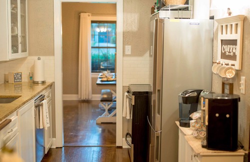 Walnut Street Cottage | Quaint 1932 "Bissman Cottage" Completely Remodeled, in Historical Downtown area❤