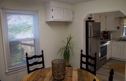 Drake House | Quaint 2-bedroom home on an one acre lot in lovely Alvaton with AC and WiFi.