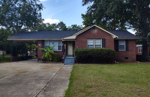 Cayce House | Quaint 3 Bdrm home w/in minutes of USC, Downtown Columbia, Ft Jackson and more