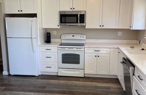 Half Moon Bay House | Quaint 3-bedroom house fenced yard firepit, WiFi HalfMoonBay 3 blocks from beach