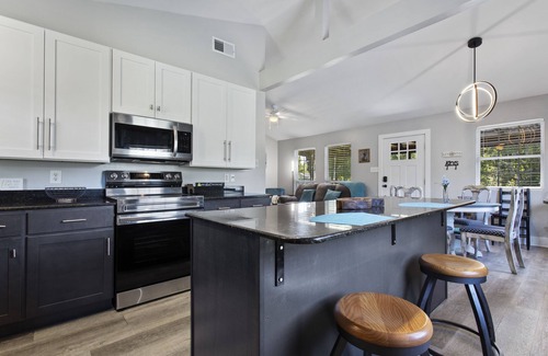 Gulf Hills House | Quaint and Cozy! Close to Downtown and the Beach!