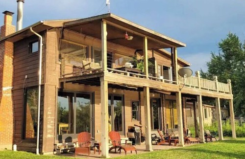 St. Joseph Cabin | Quaint and peaceful waterfront cabin UNIT #2