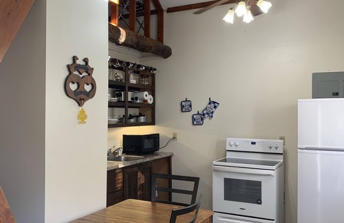 Dover Cabin | Quaint cabin in the heart of the Ozark Mountains.