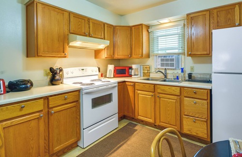 Cody Cottage | Quaint Cody Cottage w/Grill: Walk to Downtown!