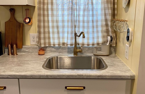 Pompeys Pillar Cottage | Quaint Cottage @ Fort Nibbe