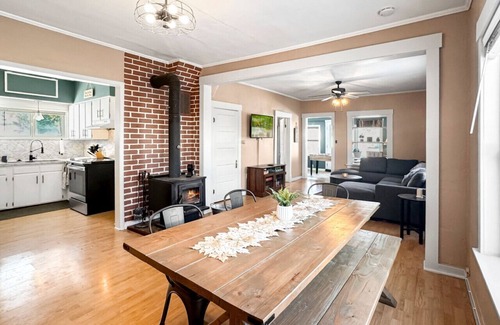 Cascade Apartment | Quaint Cottage in downtown Cascade