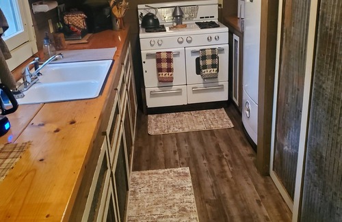 Harrison Cottage | Quaint Cottage near Cranberry Lake