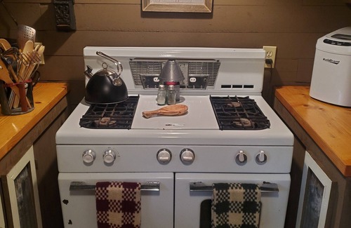 Harrison Cottage | Quaint Cottage near Cranberry Lake