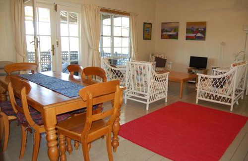 Victor Harbor House | Quaint Cottage Nestled Amongst the Trees