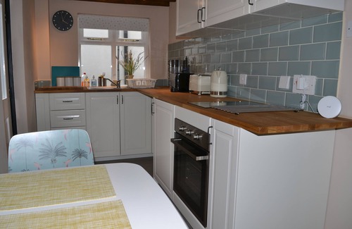 Wrenbury Cottage | Quaint cottage on the village green