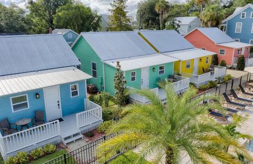 St. Augustine House | Quaint Cottage with Private Pool-Walk to Everything