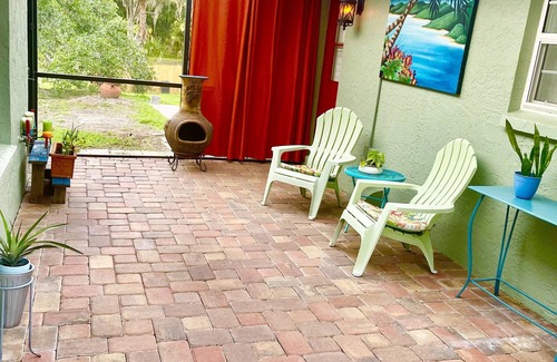 Braden River House | Quaint Country Charm! Private Guest House