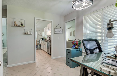 Wilmington House | Quaint, Cozy, Very Clean & Close to the BEACH 3 bedroom home w/sunroom & office