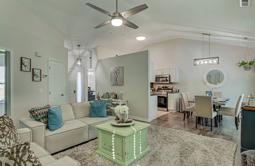 Wilmington House | Quaint, Cozy, Very Clean & Close to the BEACH 3 bedroom home w/sunroom & office