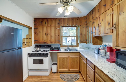 Hudson Lake Cottage | Quaint Grams Lake Cottage: Pets Welcome!