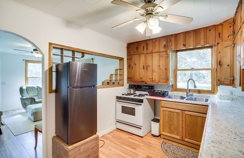 Hudson Lake Cottage | Quaint Grams Lake Cottage: Pets Welcome!