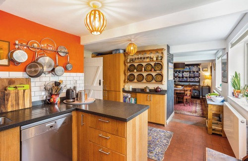 Wraysbury Cottage | Quaint, Historic 400-Year-Old Tudor Cottage Near Windsor