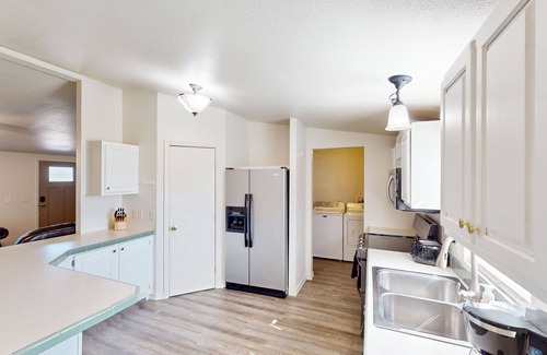 Oakley House | Quaint home with firepit, gas grill, WiFi, dog-friendly